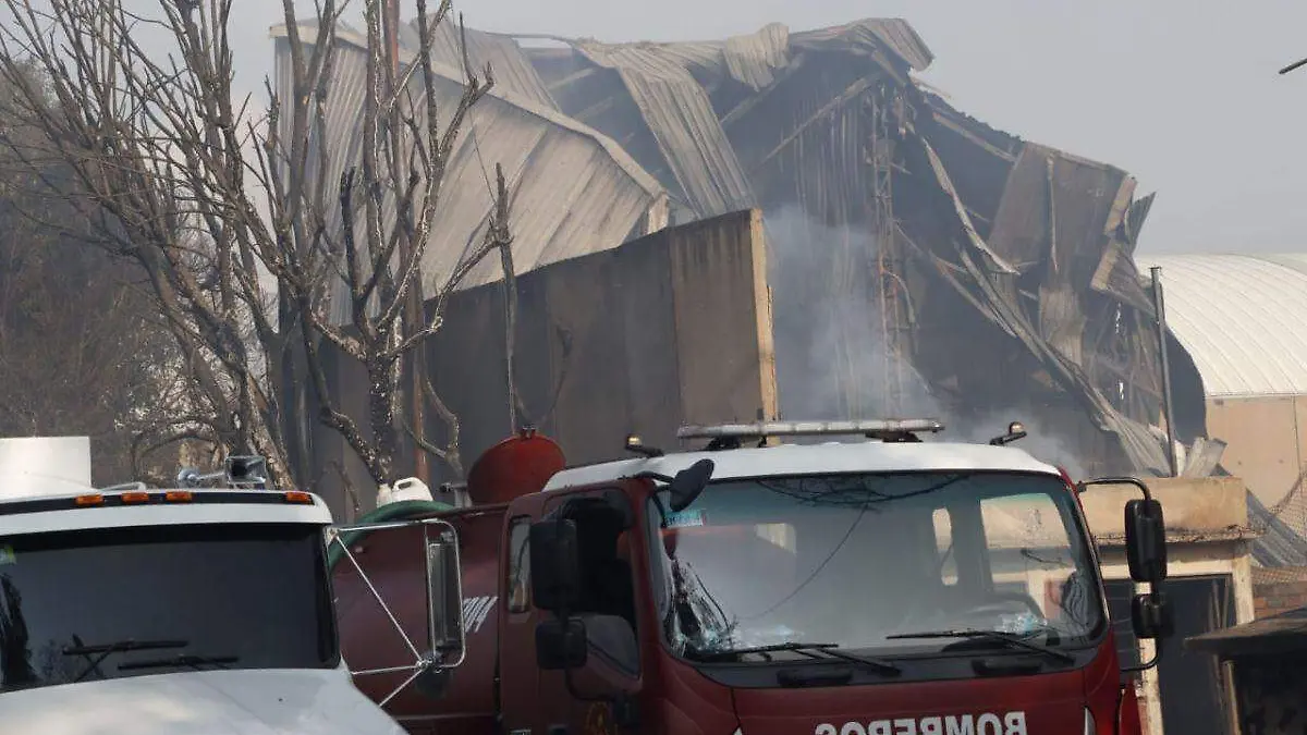 Reubicarán a 356 locatarios de la Central de Abasto tras incendio 